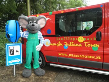 Bij wie laad jij de elektrische auto op? ...