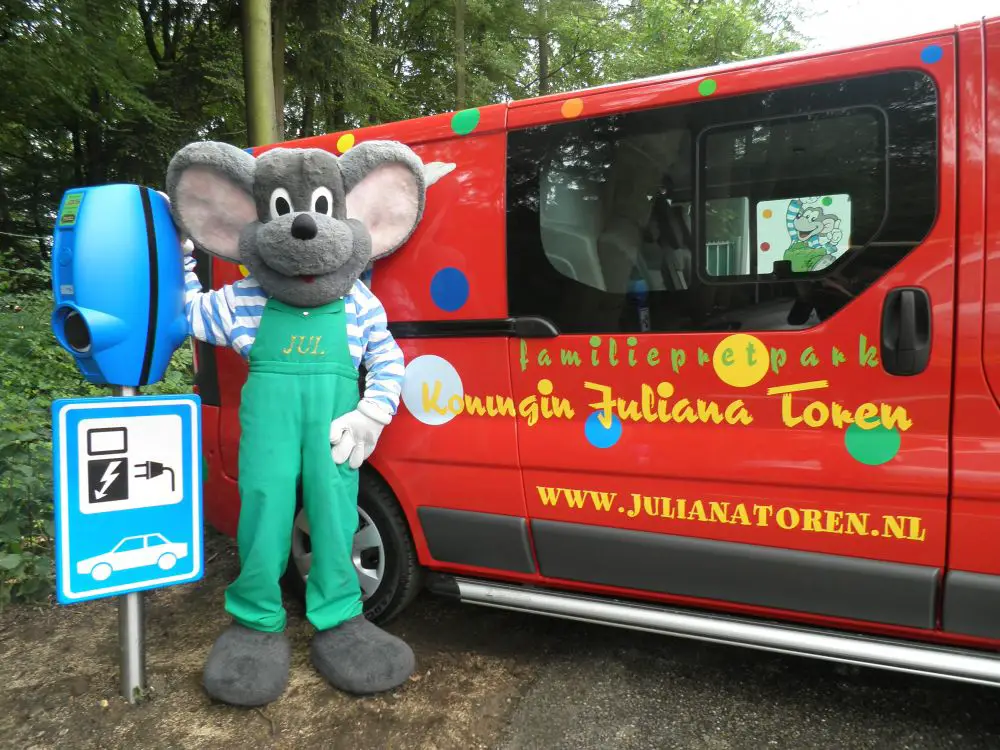 Bij wie laad jij de elektrische auto op? ...