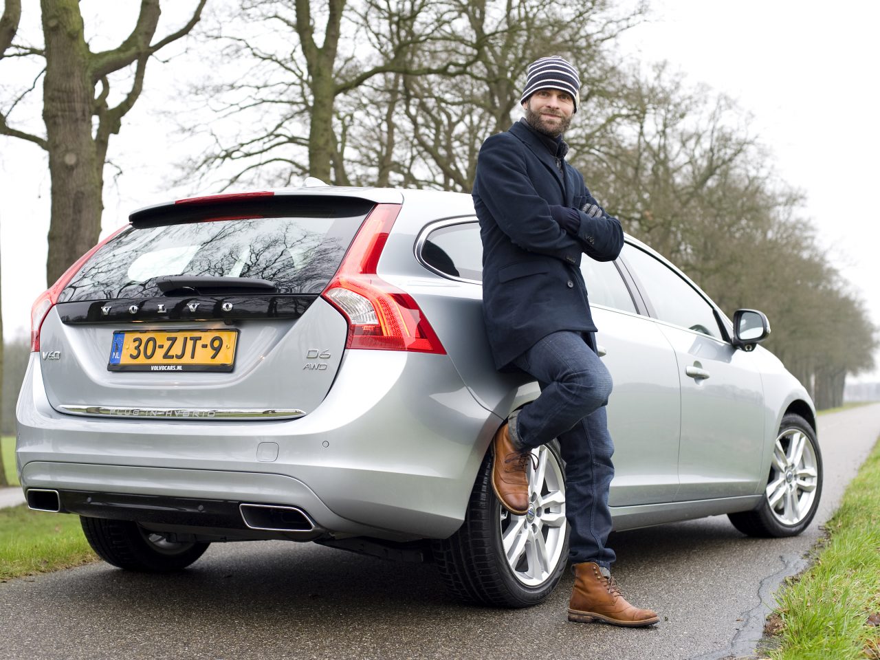 Volvo V60 Plug-in Hybrid de straat op ...
