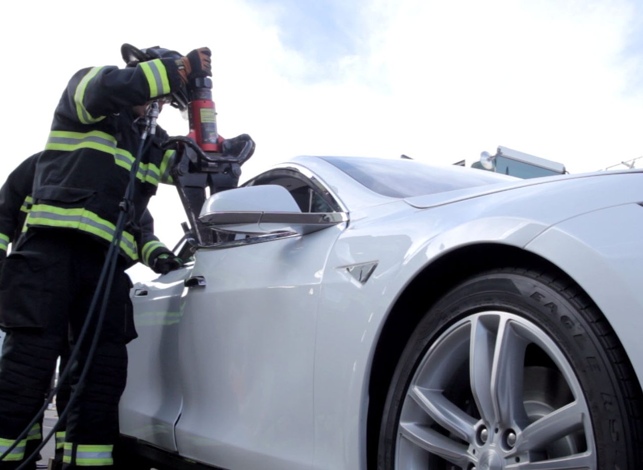 Help, ik zit vast in een Tesla Model S! ...