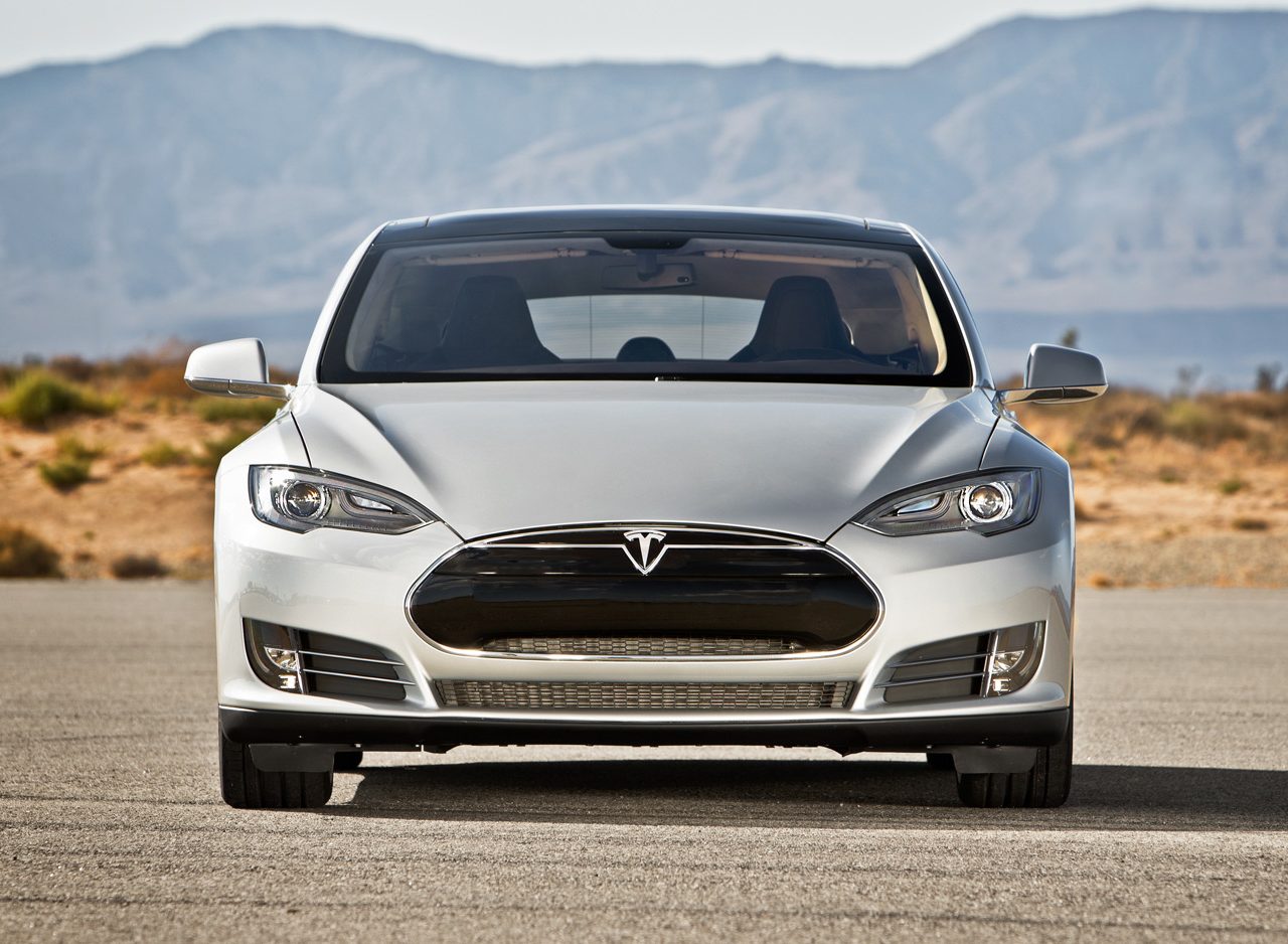 Rotterdamse ambtenaar in Tesla Model S ...