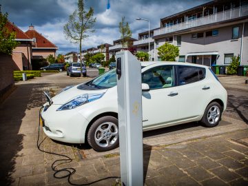 Wereldprimeur in Utrecht: auto voor de deur wordt energiecentrale ...