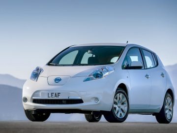 Nuon verzorgt oplaadpunt voor Nissan Leaf-rijders ...