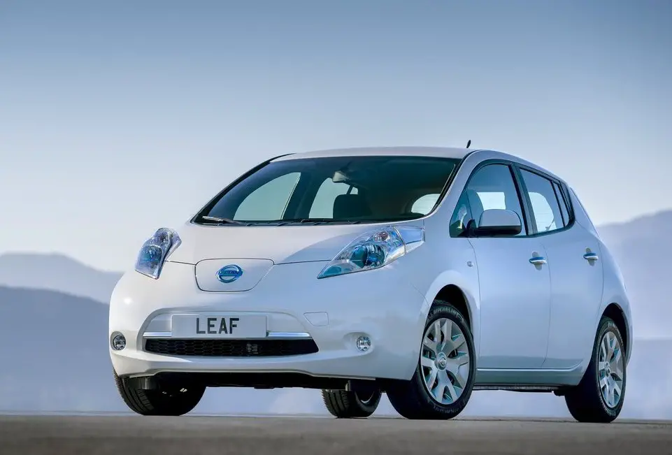 Nuon verzorgt oplaadpunt voor Nissan Leaf-rijders ...