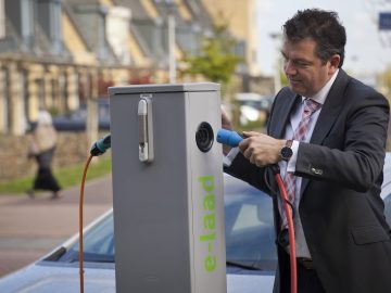RAI Vereniging wil financieel bijdragen aan extra laadpalen ...