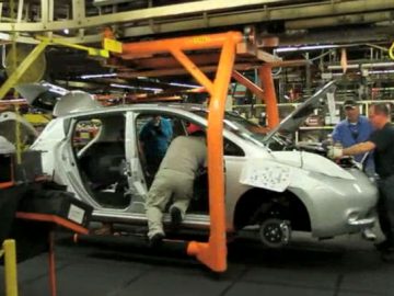 Nissan voert productie LEAF op ...