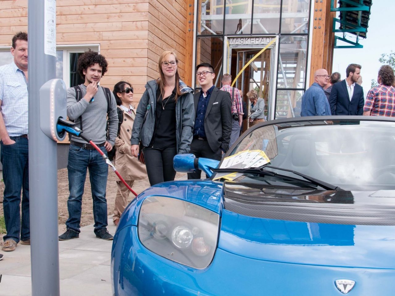 De oplaadlantaarnpaal gaat in productie ...