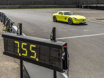Mercedes-Benz SLS AMG Electric Drive is snelste op Nordschleife ...