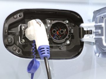 Volledig elektrische auto’s blijven vrijgesteld van motorrijtuigenbelasting ...