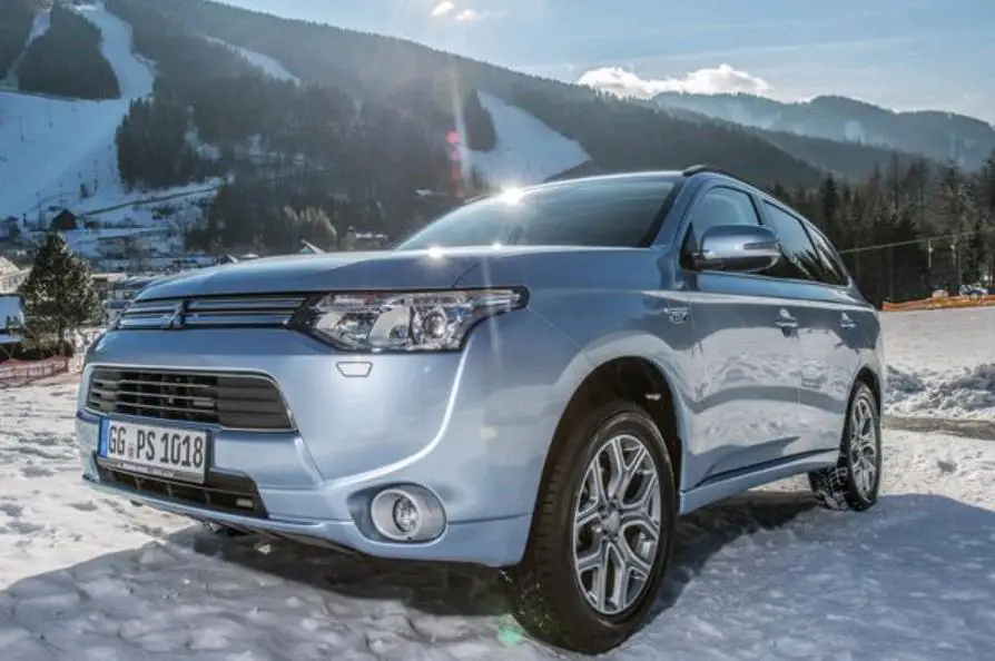 Wereldwijde introductie plug-in hybride Mitsubishi Outlander vertraagd ...