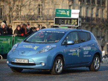 Nissan LEAF ‘loopt’ Dam tot Damloop ...