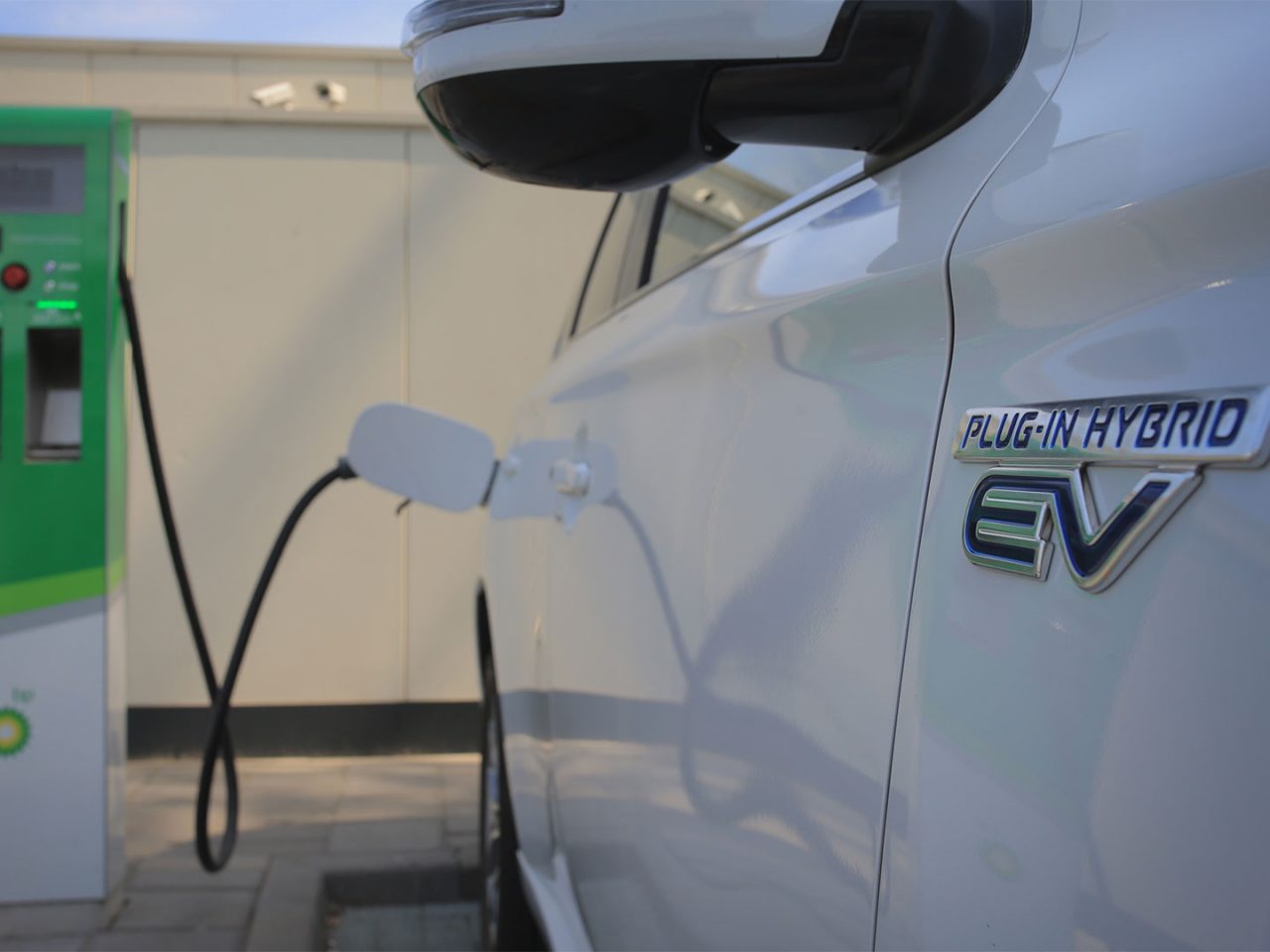 Staatssecretaris Wiebes over subsidie stekkerauto’s: “We hadden er nooit aan ...