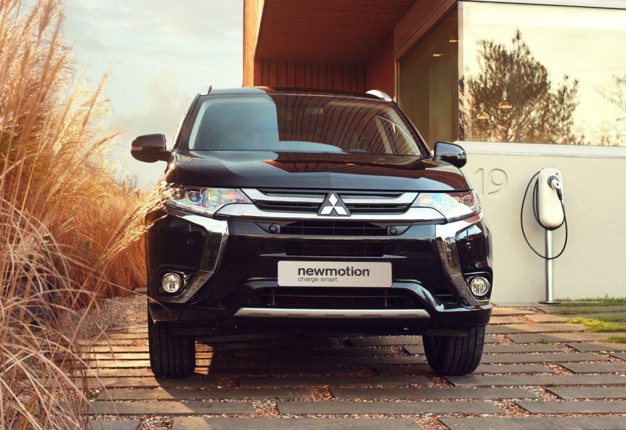 Outlander-PHEV-2017-The-New-Motion