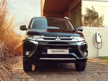 Outlander-PHEV-2017-The-New-Motion