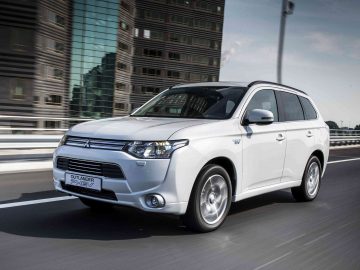Nieuwe instapversie Outlander PHEV ...