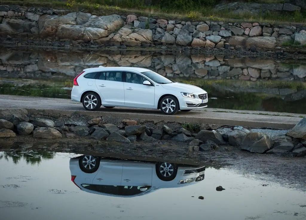 Rijtest – Volvo V60 Plug-in Hybrid ...