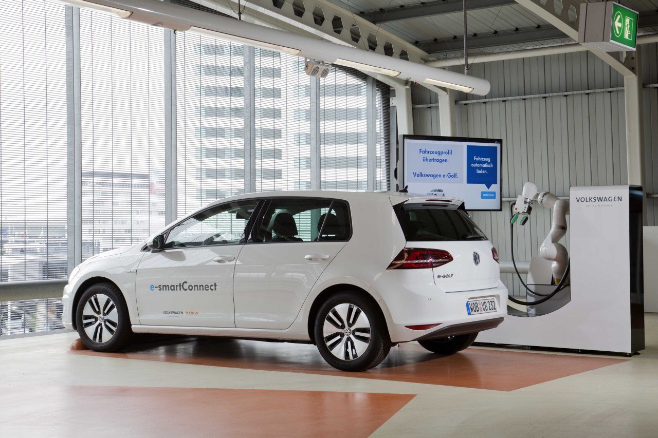 EV-nieuws: ‘Handsfree’ opladen in een stroomversnelling ...