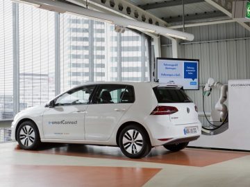 EV-nieuws: ‘Handsfree’ opladen in een stroomversnelling ...