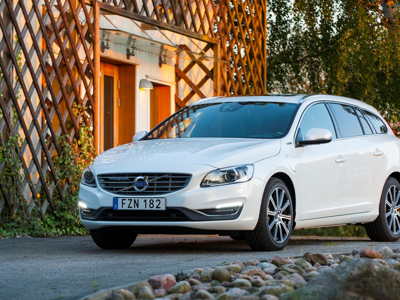 Volvo V60 D5 Twin Engine permanent leverbaar ...