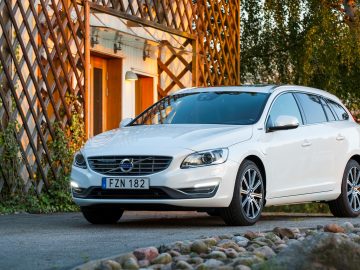 Volvo V60 D5 Twin Engine permanent leverbaar ...