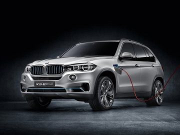 Ook BMW X5 aan de stekker ...