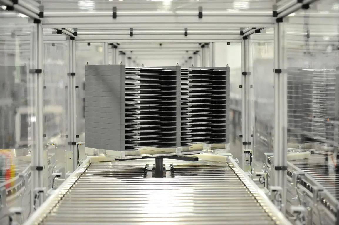 Kijkje in de keuken: fabricage van batterijen bij Nissan ...