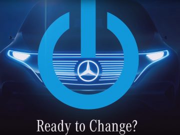 Deze elektrische Mercedes-Benz staat in Parijs ...