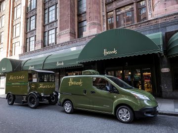 All-electric Nissan e-NV200 revolutionises iconic Harrods delivery fleet