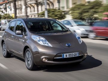 De Nissan Leaf rijdt verder en laadt gratis ...