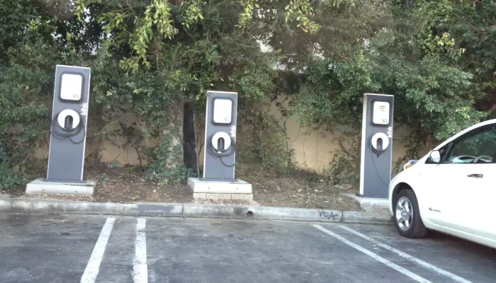 Stichting e-laad geeft ‘elektrische’ geschiedenisles ...