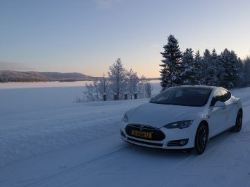 Van Amersfoort naar de noordpool in een Tesla Model S ...