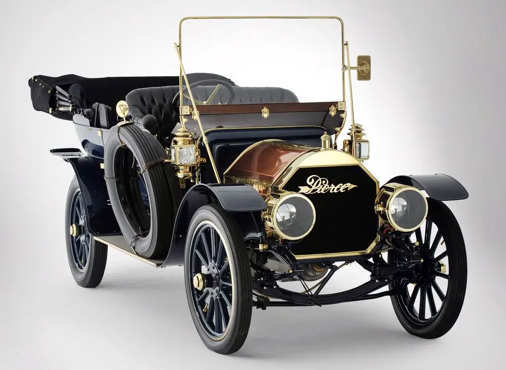 1909 Pierce-Arrow terug in New Yorks straatbeeld? ...