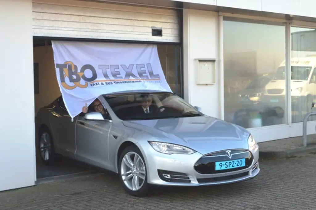 Tesla-taxi voor TBO Texel ...