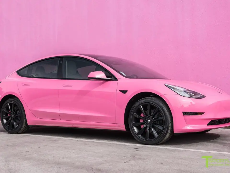 Project Pinky: de eerste roze Tesla Model 3 ter wereld