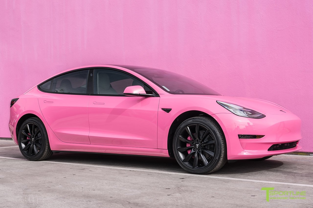 Project Pinky: eerste roze Tesla Model ter