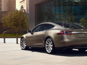 Nieuwe instapper Tesla Model S doet alles beter ...