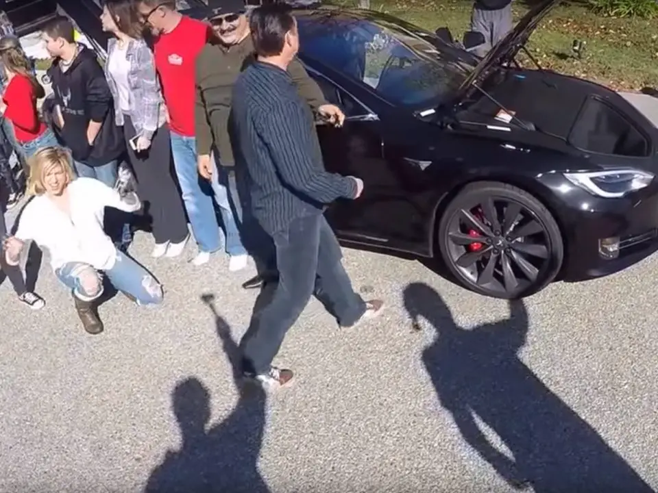 Hoeveel mensen passen er in een Tesla Model S?
