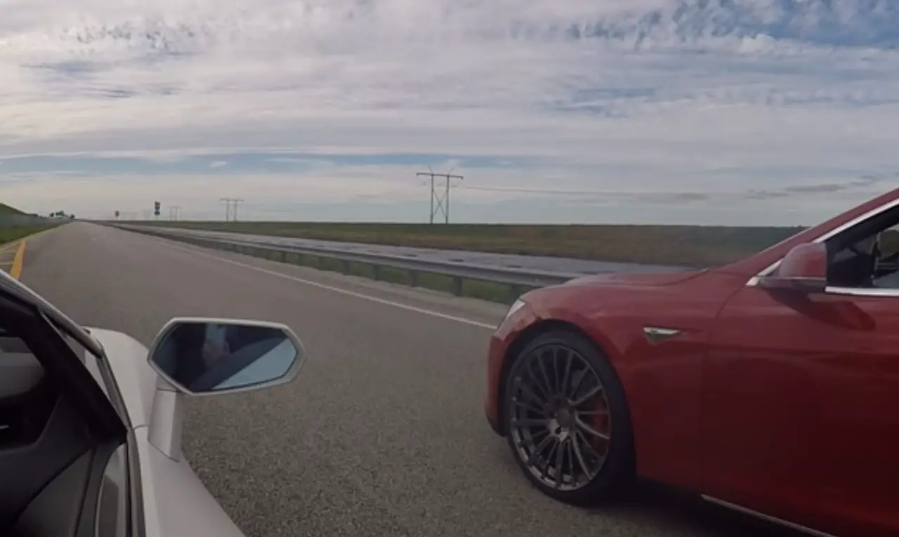 Tesla Model S P90D vs Lamborghini Aventador LP700-4 – wie wint? ...