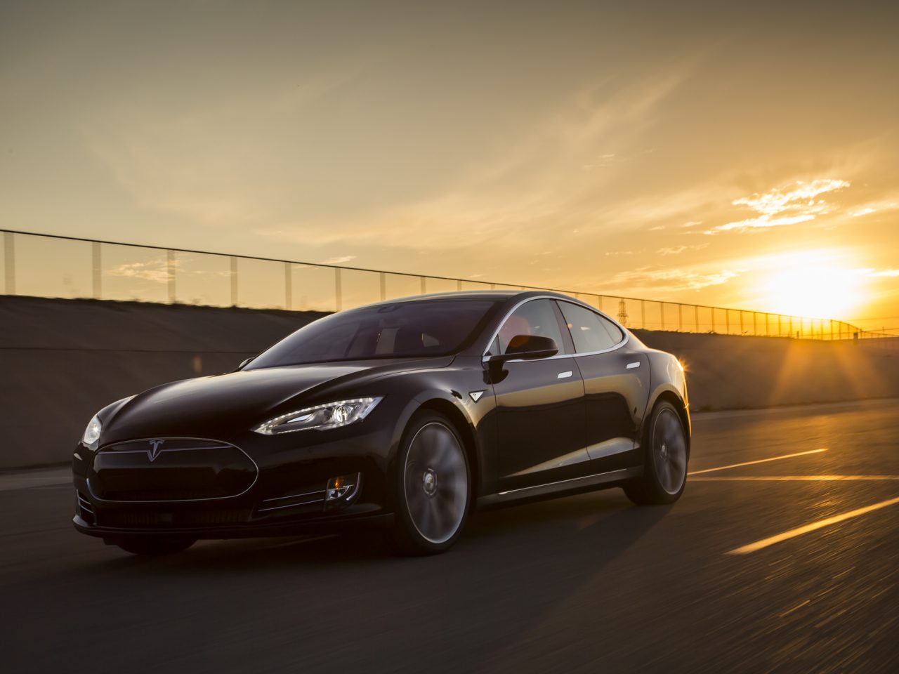 Tesla Model S en Model X parkeren zichzelf in ...