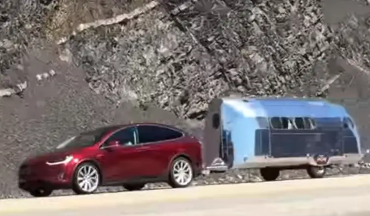 Video: welke impact heeft caravan op actieradius Tesla Model X? ...