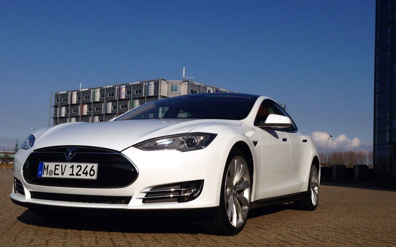 Echte elektrische Gran Turismo: Tesla Model S ...