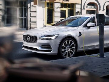 Verkoop plug-in hybrides stort in ...