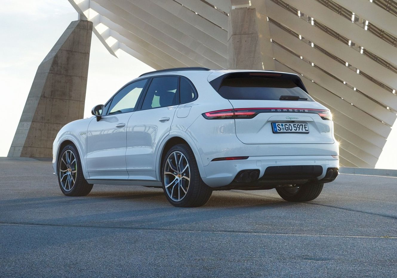 Krachtpatser met een stekker de nieuwe Porsche Cayenne EHybrid Krachtpatser met een stekker de nieuwe Porsche Cayenne EHybrid