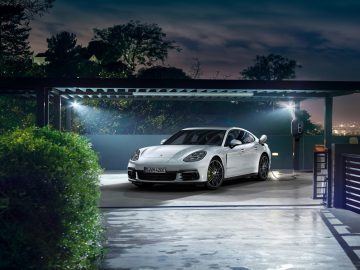 Porsche Panamera 4 E-Hybrid - 2018