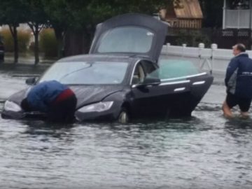 Youtuber Rich Rebuilds repareert zelf Tesla’s