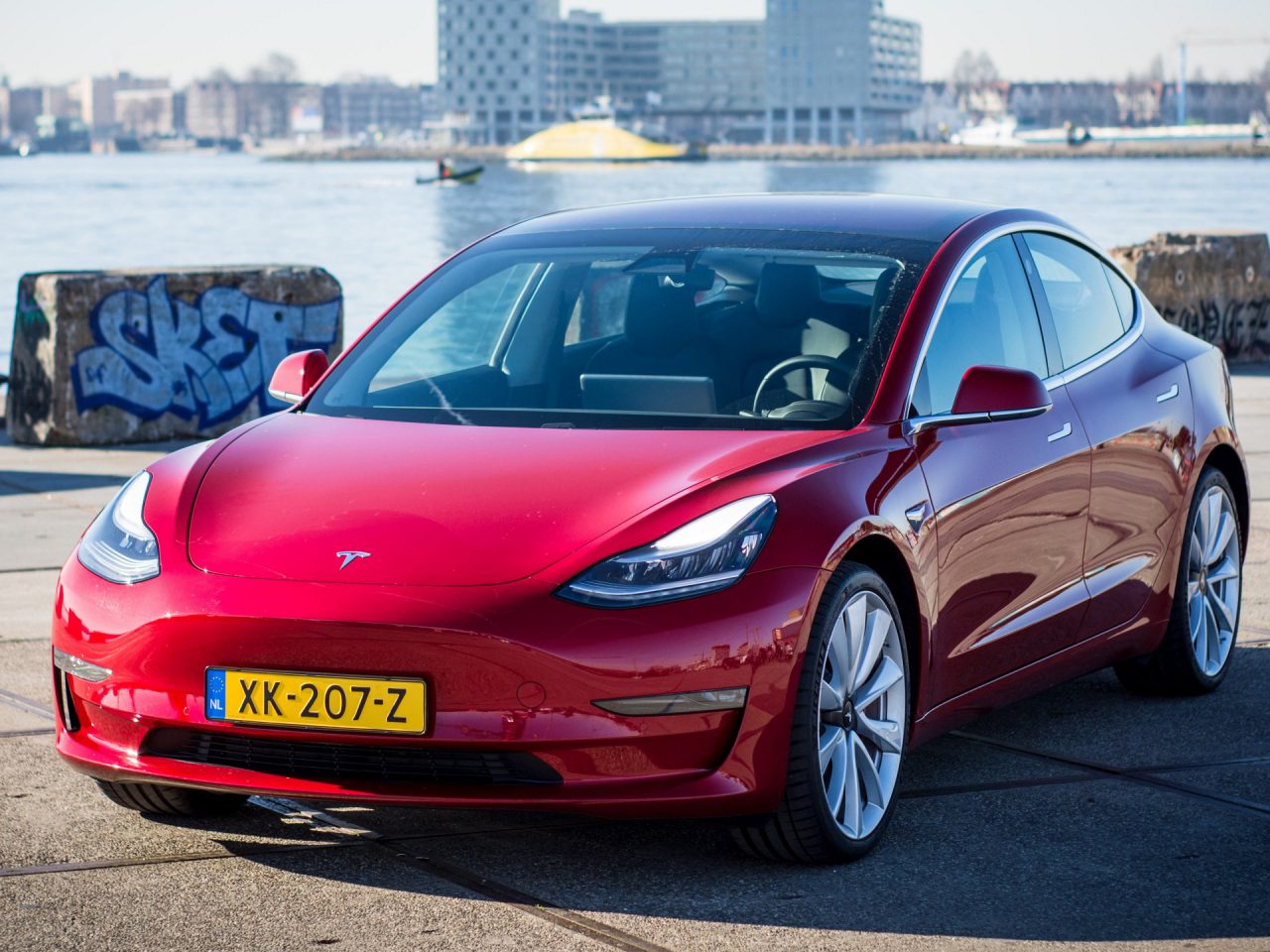 Header Tesla Model 3 2018
