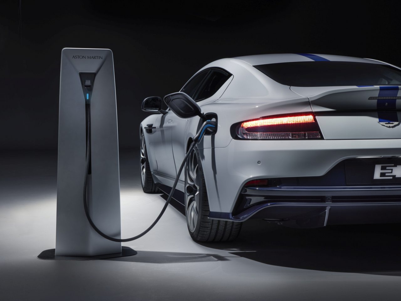Aston Martin presenteert gelimiteerde Rapide E ...