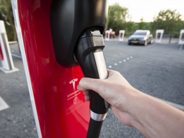 Tesla Supercharger - Foto credit: Anton van der Wulp -