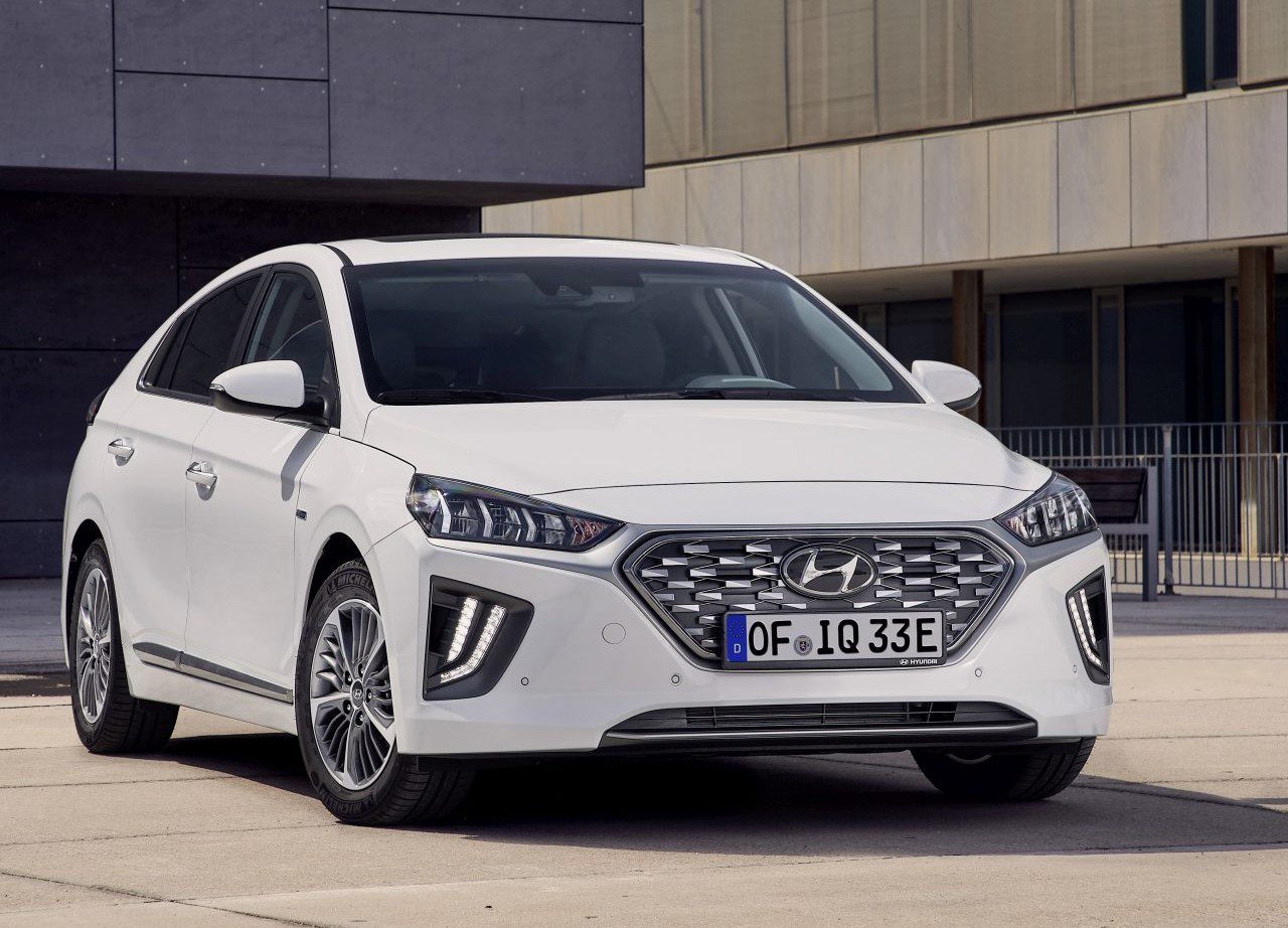 Hyundai frist de IONIQ Plug-in Hybrid en Hybrid op ...
