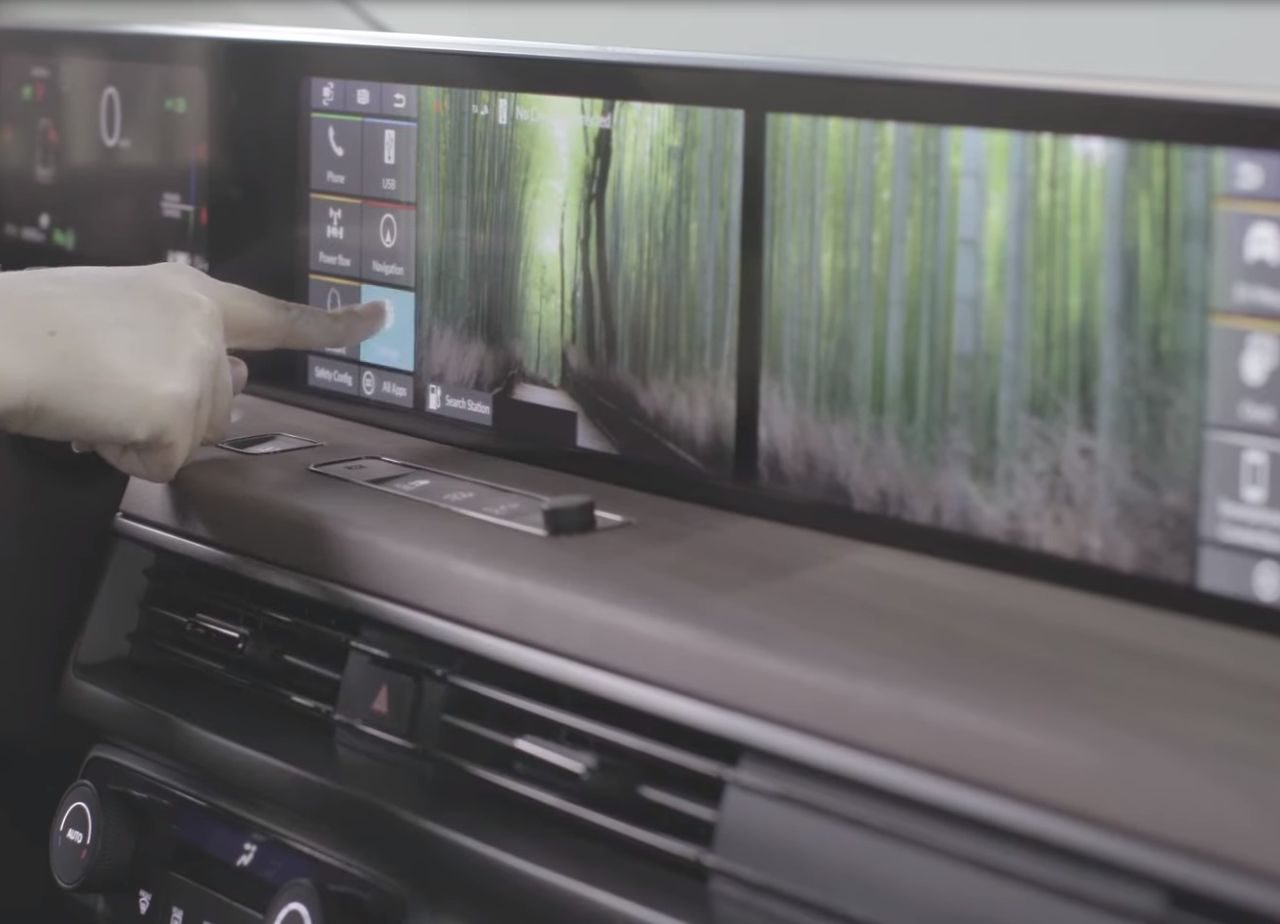 Honda E dual touchscreen